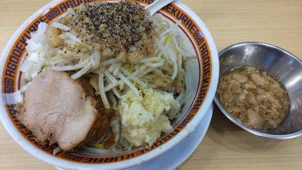 「ミニ汁なし800円全マシ」@麺屋 顎で喰らえの写真