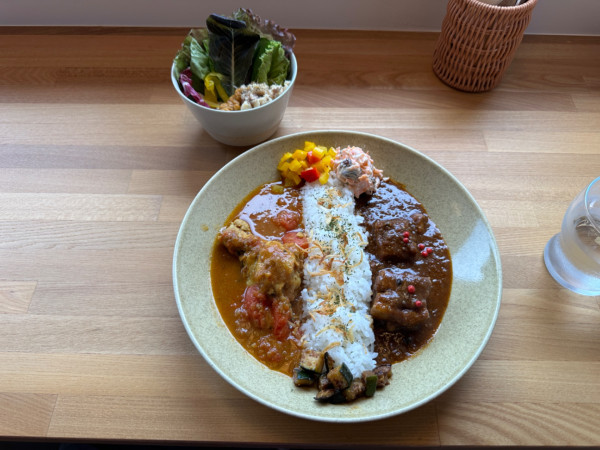 「2種盛りカレー（並盛・150g）1,600円」@Spice Kitchen hitocomaの写真