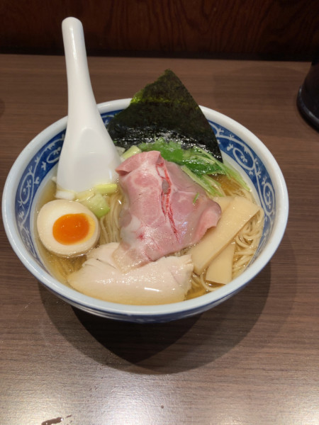 「煮干しそば白醤油　880円」@寿製麺よしかわ 坂戸店の写真