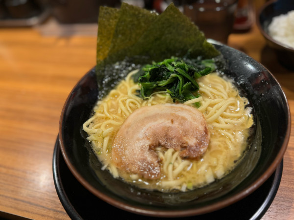 「ラーメン(並)980円」@横浜家系ラーメン 壱角家 品川港南口店の写真