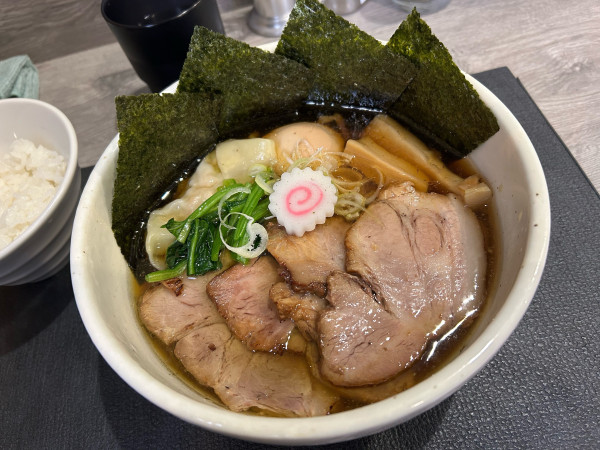 「醤油全部のせら〜麺1430円＋白飯120円」@手打ち 蓮の写真
