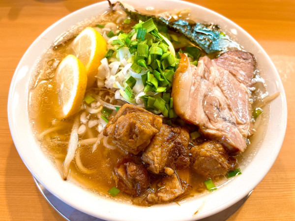「牛塩そば（1300円）」@ラーメン くにおの写真
