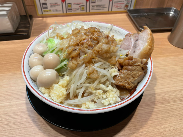 「小ラーメン + うずら5個」@豚山 八王子北野店の写真