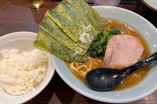 「ラーメン＋半ライス」@横浜家系らーめん侍 渋谷本店の写真