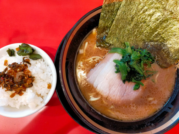 「ラーメン(並)800円+ライス無料」@家系ラーメン大輝家 日吉店の写真