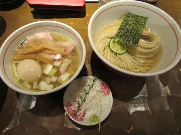 「特級昆布水つけ蕎麦塩（１３７０円）＋薬味８０円＋チャーハン」@特級鶏蕎麦 龍介 土浦学園通り店の写真