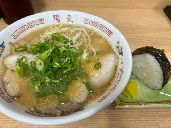 「中華そば750円、むすび80円」@陽気 横川店の写真