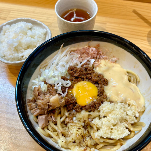 「タイガーパンチ（ニンニク・マヨダレW・ぶし・チーズ）＋ごはん」@タイガーパンチの写真