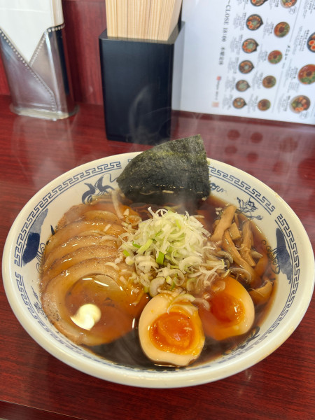 「中華そばデラックス」@麺屋しらかわ別邸 ひるがのSA店の写真