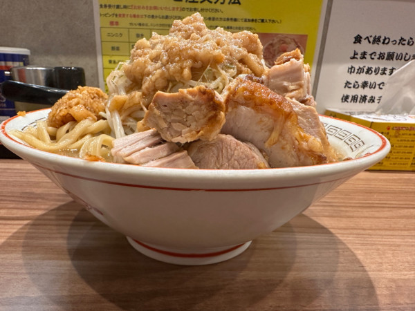 「ラーメン麺250g・豚2枚・全部普通）900円→500円」@ラーメン伝次平の写真