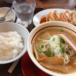 小さめ味噌ラーメン　餃子セット