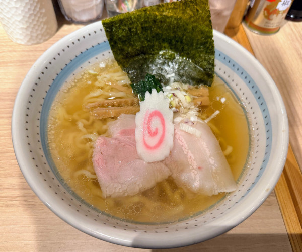 「白醤油そば」@かわのそばの写真