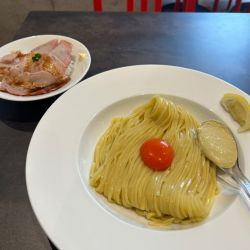 牡蠣バターたまご麺 肉丼