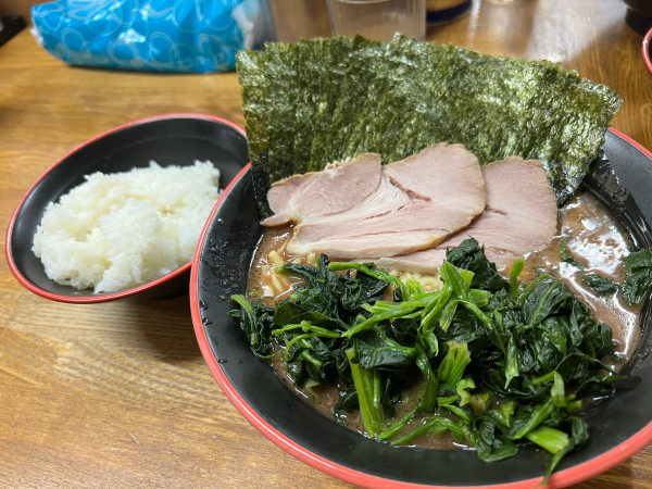 「のり・ほうれん草ラーメン＋ライス」@麺家 紫極の写真
