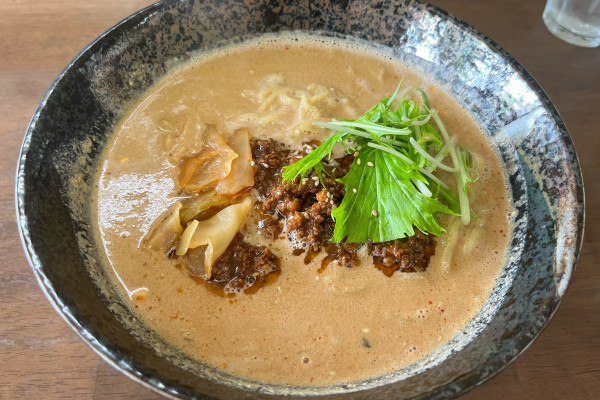 「香酢たんたんめん+半らいす」@麺処 ごまやの写真