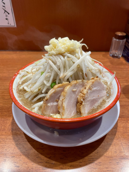 「ラーメン(麺300g・豚3枚) 野菜マシ」@らーめん バリ男 行徳店の写真