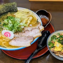 辛味噌ら〜めん＋寅まんま（880円＋250円）