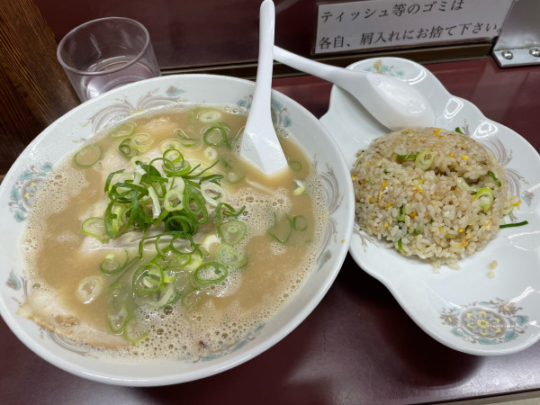 「らーめん(ネギ多め)¥530&やきめし¥240」@大黒ラーメン 本店の写真