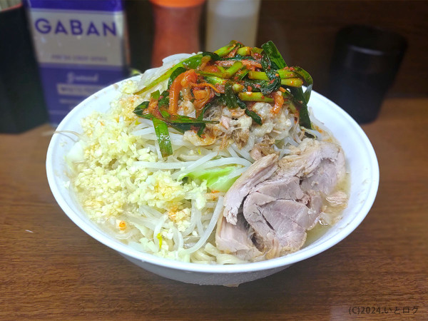 「大ラーメン（豚２枚）＋ニラキムチ」@ラーメン二郎 横浜関内店の写真