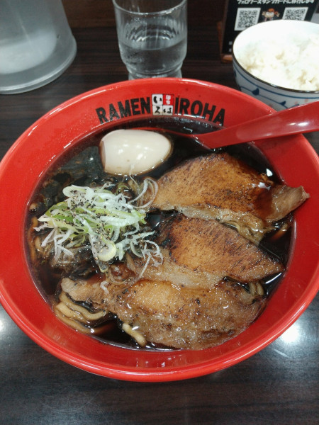 「炙り豚トロらーめん」@麺家いろは 海老名ビナウォーク店の写真