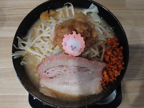 「漢二郎中（にんにく抜き、アブラ多め）」@拉麺うずまきの写真