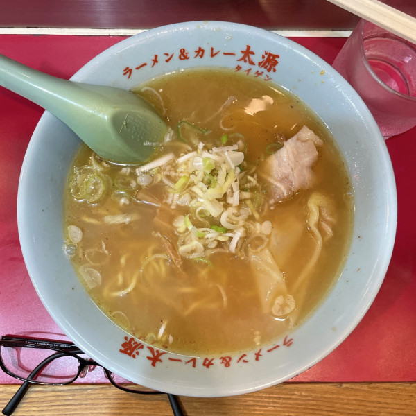 「ラーメン（ニンちょこ）（麺少なめ）＋追加ニンニク」@太源の写真