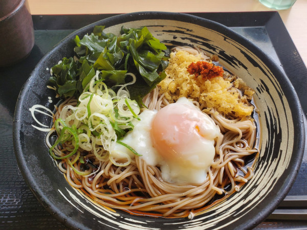 「朝そば・温玉・わかめ変更・冷」@ゆで太郎 長者町店の写真