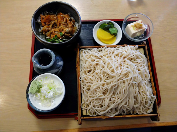 「もりそば大（680円）＋ミニあさり丼（450円）」@きそば 美かわ家の写真