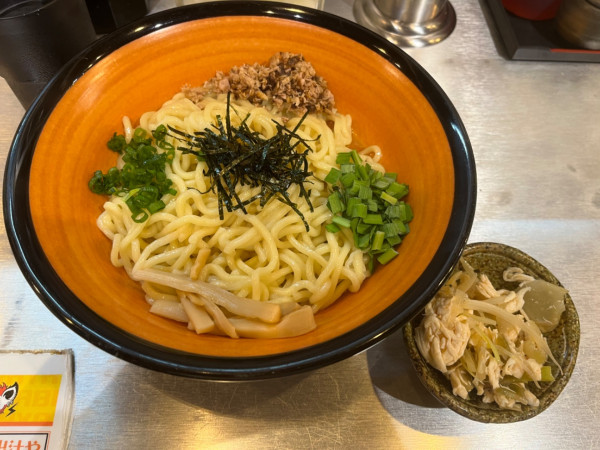 「辛油そば大盛　鶏ネギザーサイ」@油や鹿鳴の写真