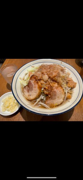 「汁なし　麺カタ全部マシマシ」@らーめん勇の写真