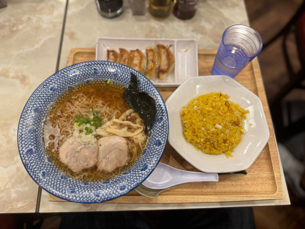 「中華そば800円.Bセット下北餃子5コ＋半チャーハン990円」@下北餃子 アカシの写真