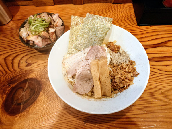 「まぜそば+チャーシュー丼」@つけ麺 一滴の写真