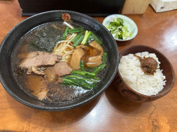 「猪豚醬油ラーメン（並盛・150g）850円」@麺屋 十石の写真