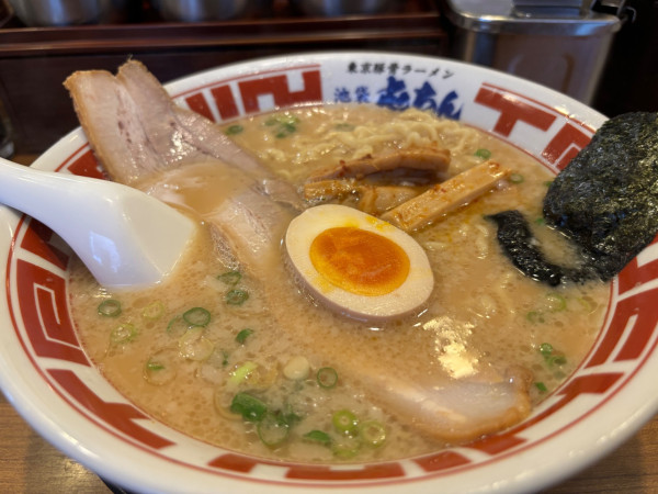 「東京豚骨ラーメン」@屯ちん 池袋西口店の写真