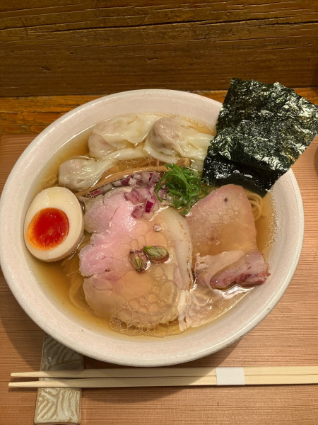 「いりこらぁめん+上トッピング+ワンタン、半かけ（塩）」@Homemade Ramen 麦苗の写真