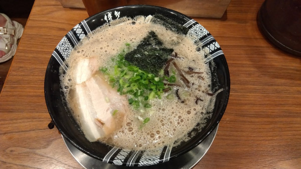 「ラーメン　レギュラーサイズ」@博多一双 新横浜ラーメン博物館店の写真