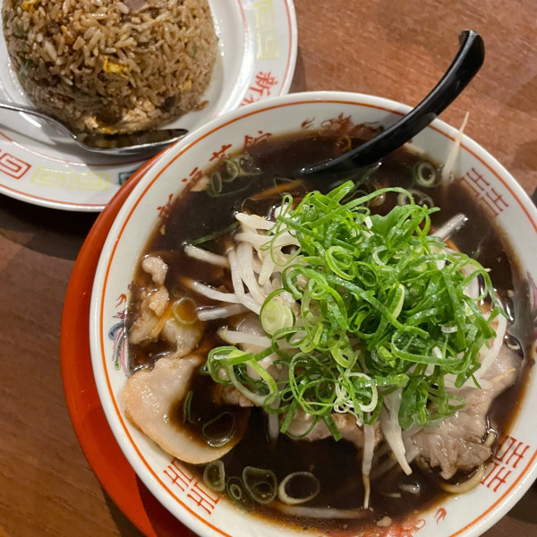 「中華そば（並・白）+焼きめし（並）セット 1,200円」@新福菜館 浜松町店の写真