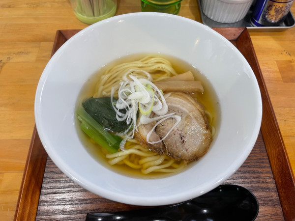 「白醤油らーめん」@らーめん はなはなの写真