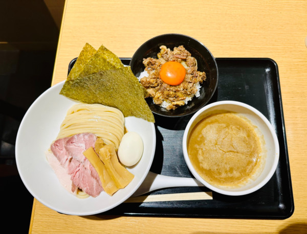 「【つけ麺 和】特製つけ+牛すじ丼【2300円】」@#新宿地下ラーメンの写真