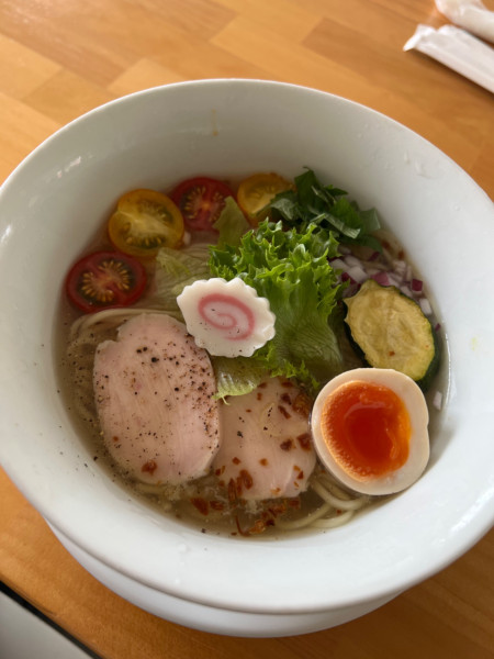 「鶏の冷たい塩そば」@自家製ラーメン アイリーの写真