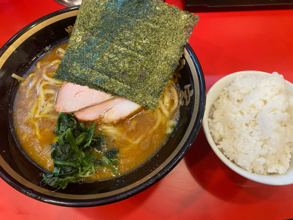 「ラーメン並　900円　ご飯100円」@横濱家系ラーメン 川島家の写真