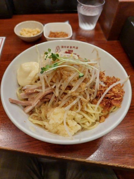 「ニンニク背脂そば+ニンニク、温玉」@油そば専門店 ずずずの写真