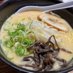 ラーメン　白　（900円）