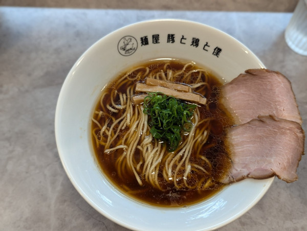 「地鶏醤油らーめん」@麺屋 豚と鶏と僕の写真