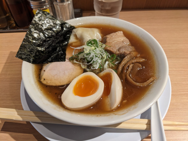 「特製中華そば（醤油）」@中華そば やなぎやの写真