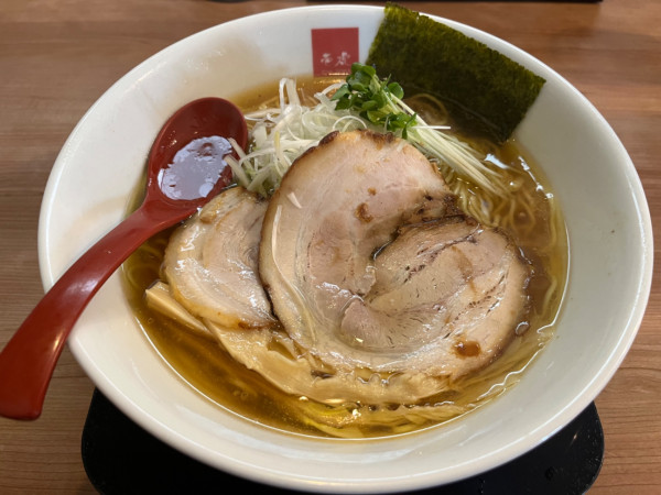 「醤油らーめん（麺多め）」@麺や 壱虎の写真