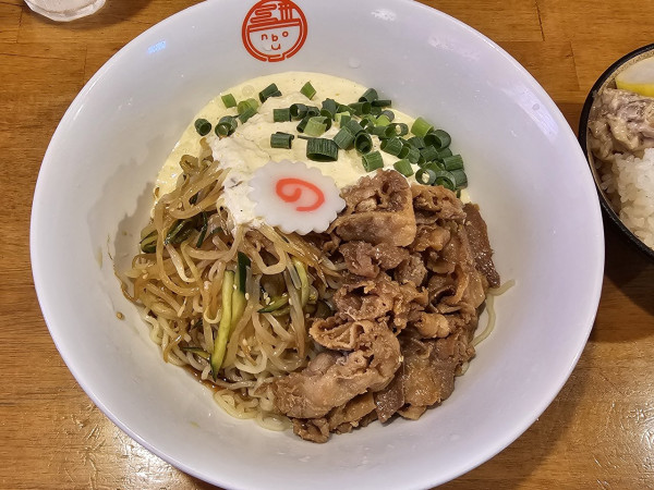 「【限定】冷やし中華（中）＋ライス　900＋100円」@らーめん のぶの写真