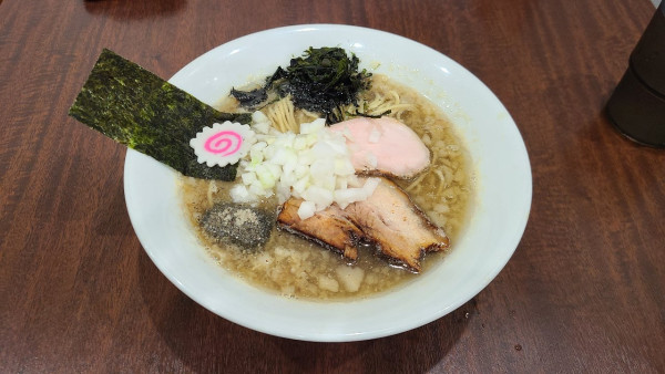 「背脂煮干しらーめん」@中華蕎麦 萌芽の写真