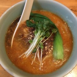 日式担々麺(880円)