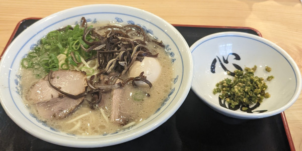 「釜炊き豚骨ラーメン + 味玉 + 青唐辛子」@松戸富田麺旦の写真